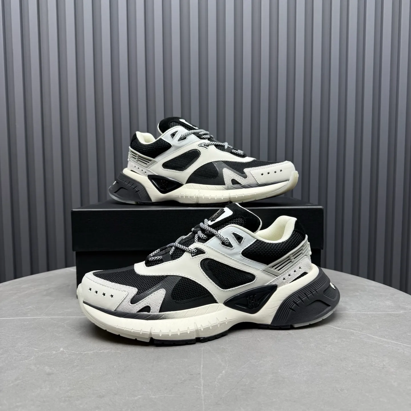 [AMIRI Amir] P: 760💰Size for couples: Female 35-40; Male 39-44; (Customized at 45.46) AMIRI Amir New Autumn and Winter Products New Autumn Latest Catwalk Couple Color Block Bread Casual Sports Shoes Series 〰 Casual fashion style full of details New generation of bone shoes popular classic upgrades Super comfortable and super popular! AUTRY is an exclusive version of AUTRY couple casual shoes from a high street brand in Los Angeles. Many celebrity Internet celebrities have the same style. Chinese new rapper Xiaobai Gali, Wang Yibo, Yang Mi and other Internet celebrity bloggers are competing for their feet. The three-dimensional molded metal logo on the side of the AJ1 shoe is on par with Nike's popular Fog. The heroic value instantly has a bit of punk rock flavor, all showing fashion sense and street style... ▪ Upper: original custom-made cowhide + original custom-made breathable mesh ▪Inner lining: original customized breathable mesh ▪Outsole: original molded two-color TPU rubber combination outsole.